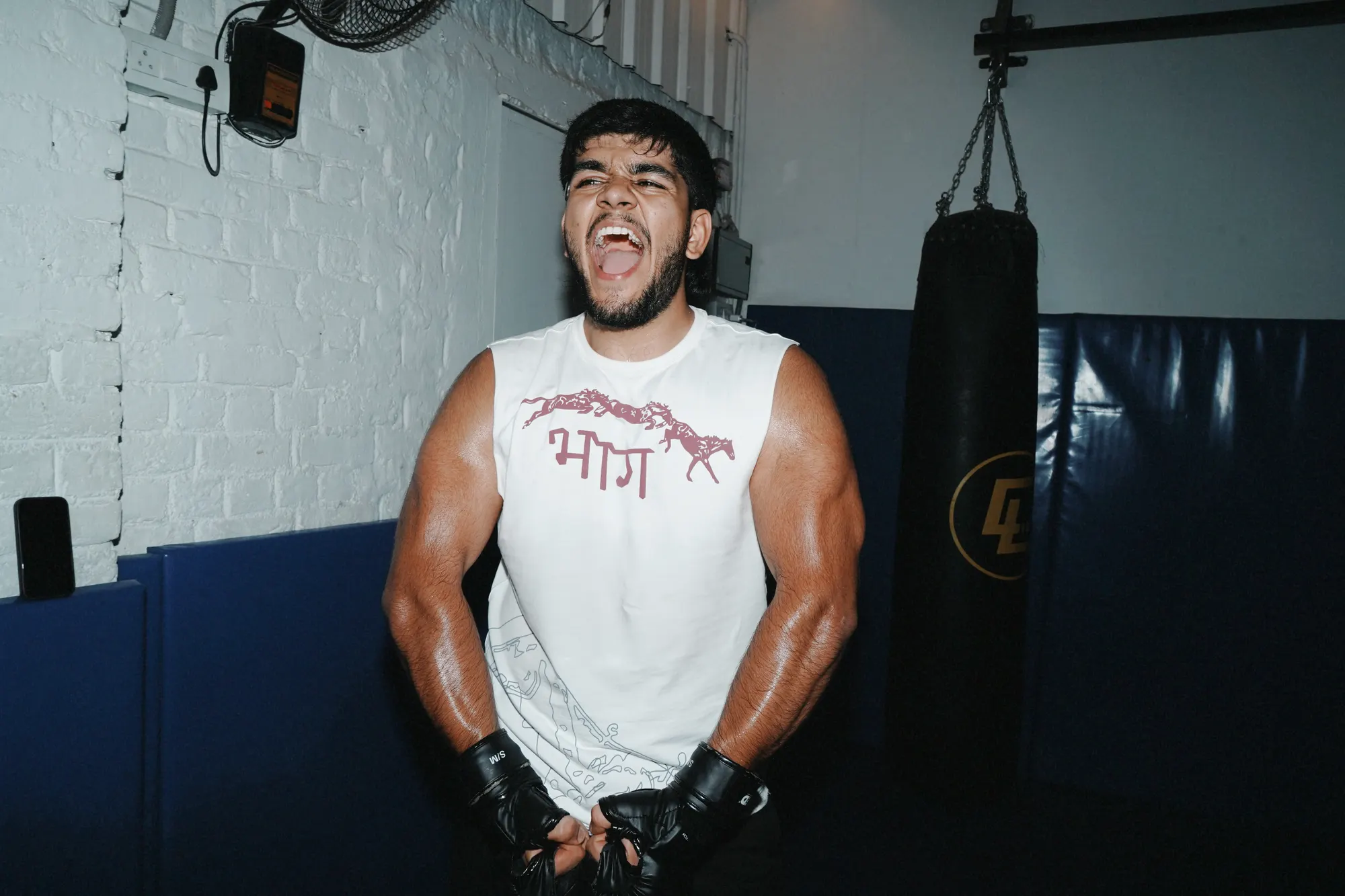 भाग Muscle Tank in Bone, chest print, worn at the Combat Lab